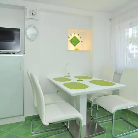 Apartment Spacious Modern With Big Patio And Sea View Slatine