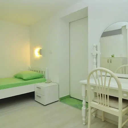 Апартаменты Spacious Modern With Big Patio And Sea View *