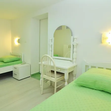 Spacious Modern With Big Patio And Sea View Слатине